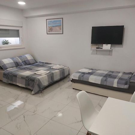 Apartmani Anastasia With Pool, Novalja Exterior photo